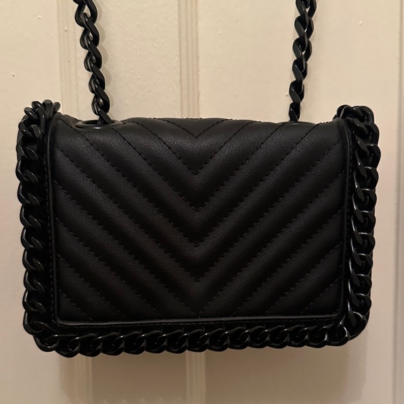 Black Quilted Chain Shoulder Bag - Picture 5 of 5